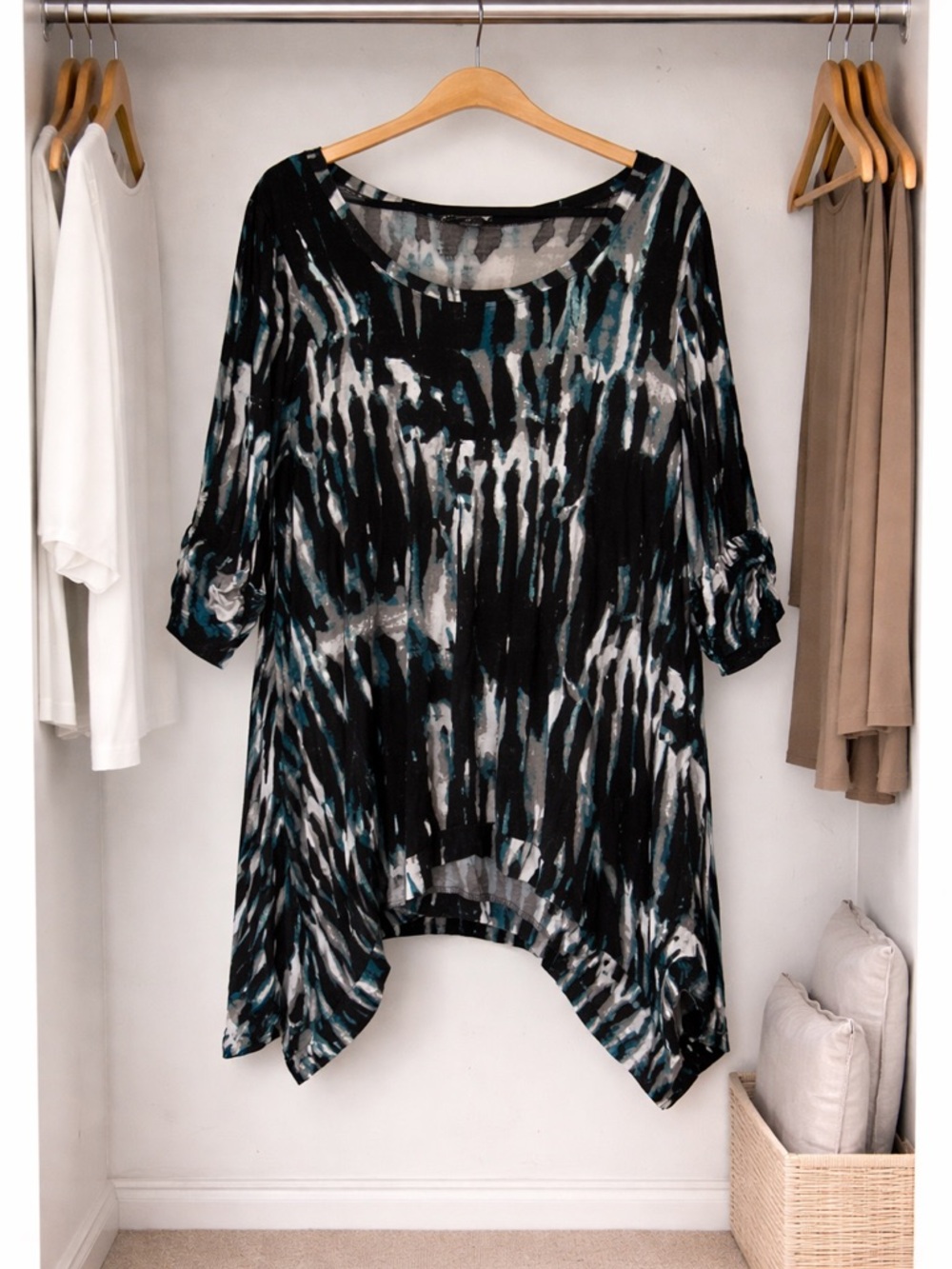 Grace Elements 2X Abstract Tunic Top Black Teal White Asymmetrical Hem Plus Size